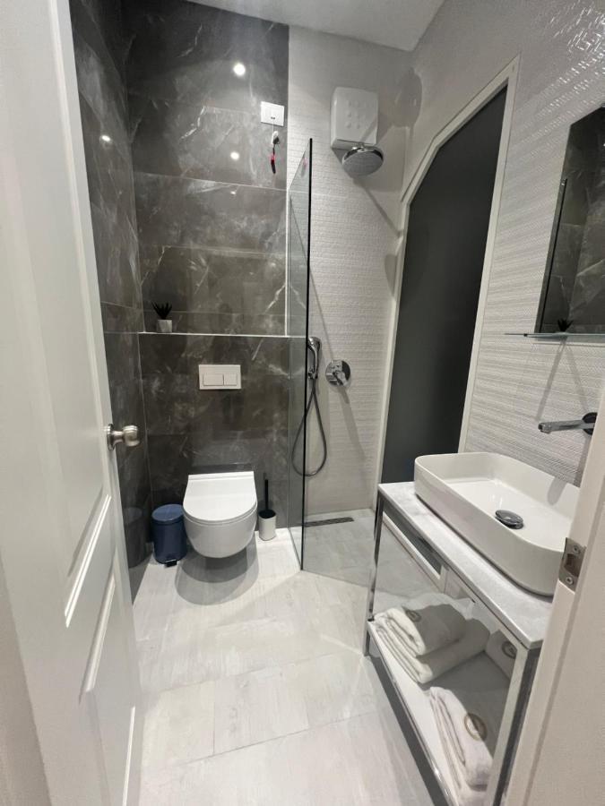 Enzo Rooms & Apartment Blloku Tirana Exterior photo