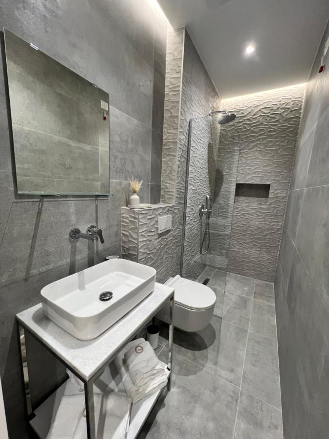 Enzo Rooms & Apartment Blloku Tirana Exterior photo