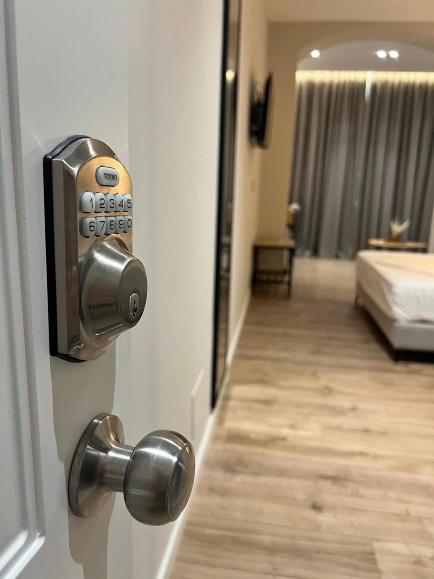 Enzo Rooms & Apartment Blloku Tirana Exterior photo
