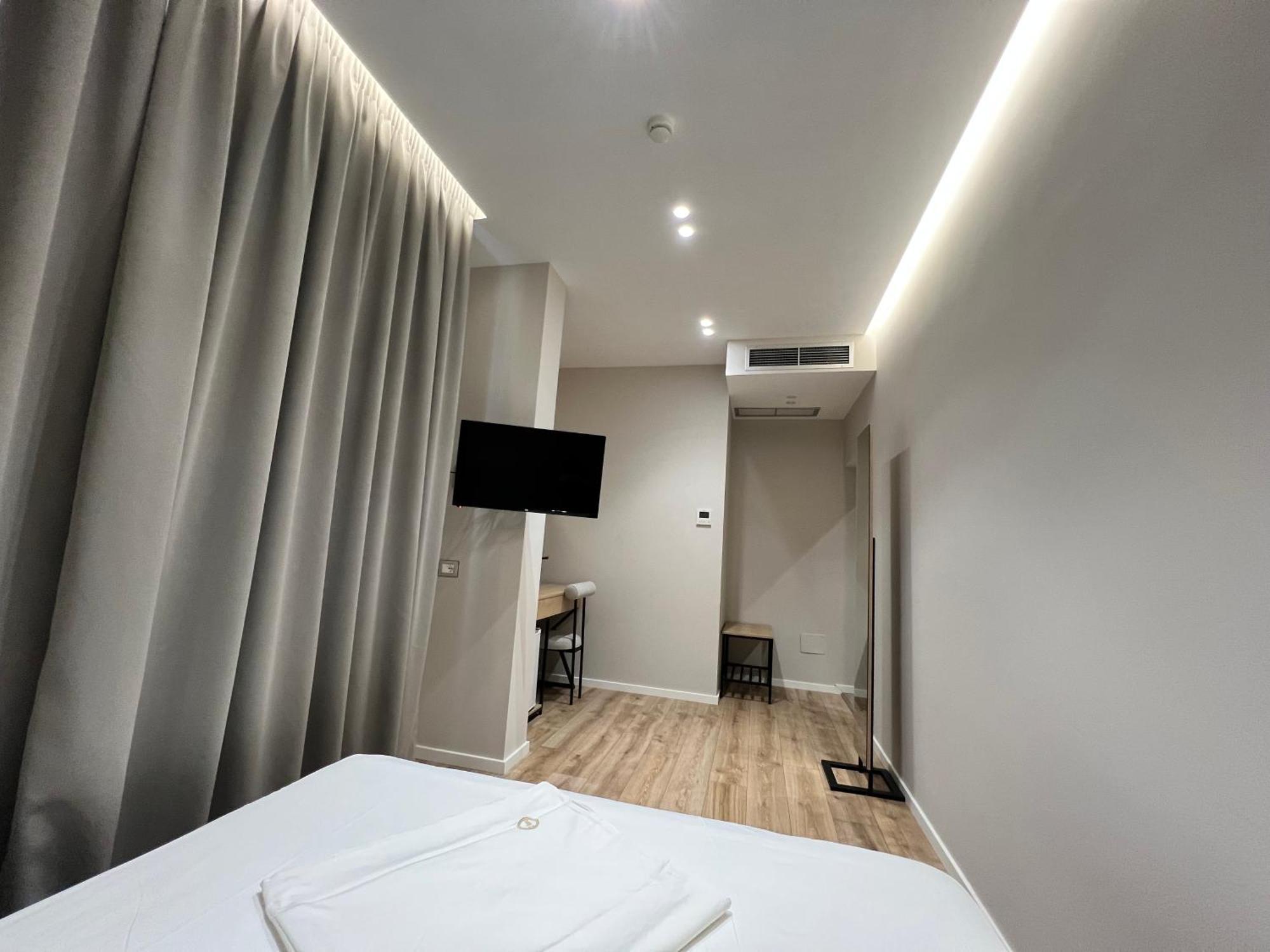 Enzo Rooms & Apartment Blloku Tirana Exterior photo